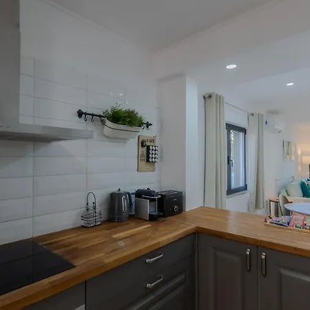 Beachside Bliss T2 With Pool & Access By Drago Apartman